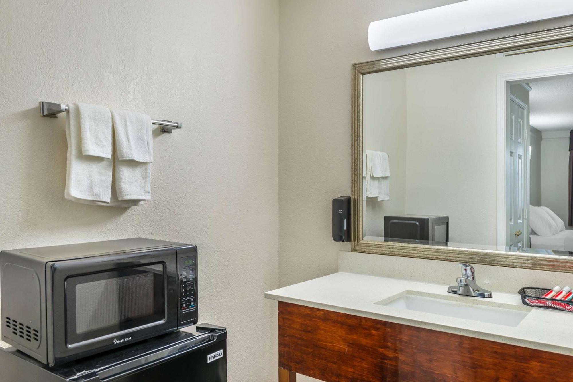 Econo Lodge Richmond-North Chesterfield Εξωτερικό φωτογραφία